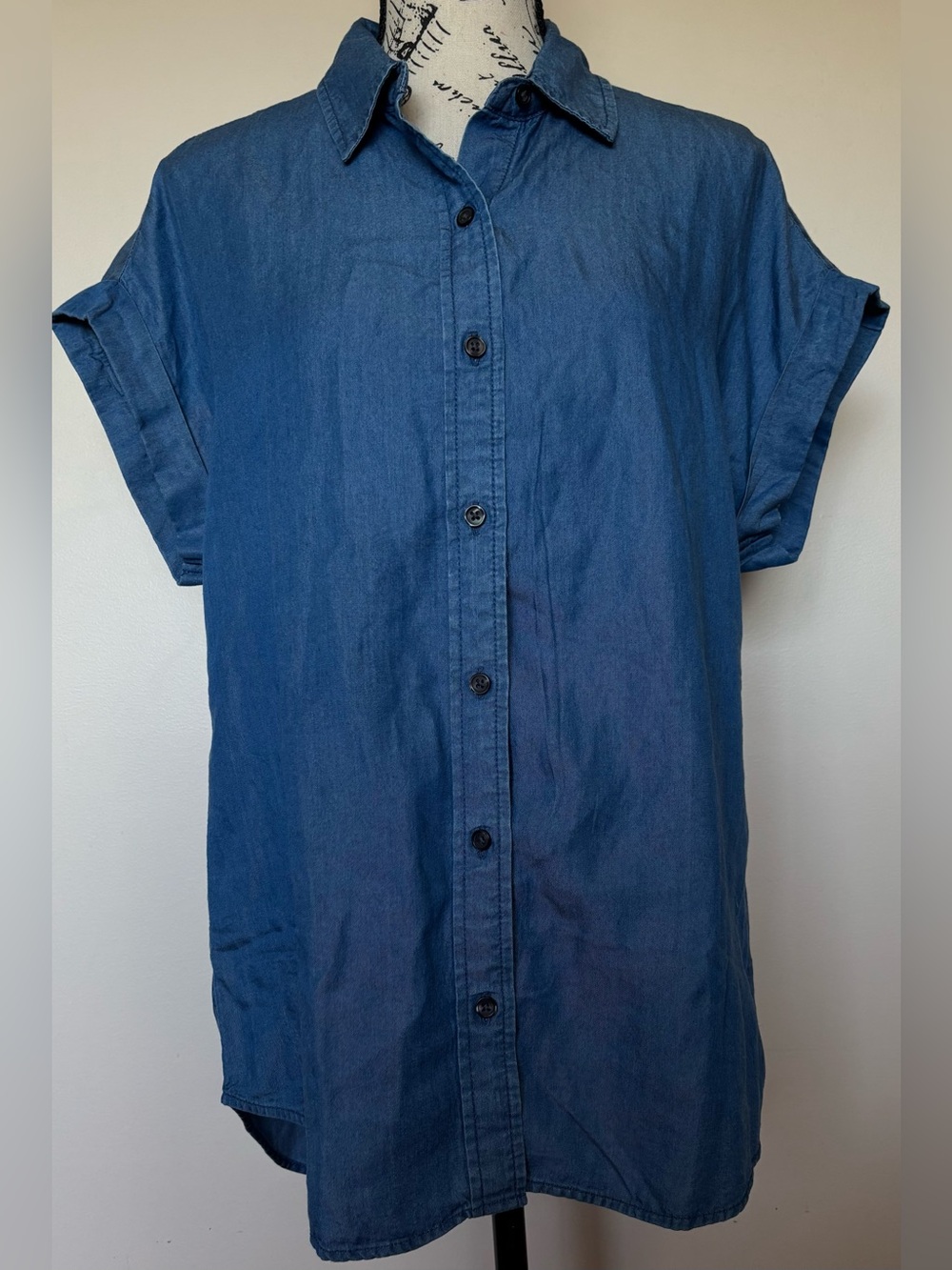 Tilley Canada sleeveless top size Med